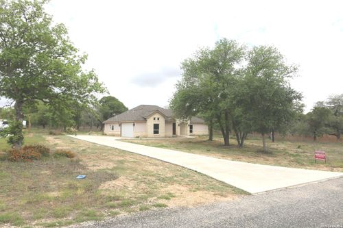 193 Oak Fields Dr, Floresville, TX, 78114-6210 | Card Image