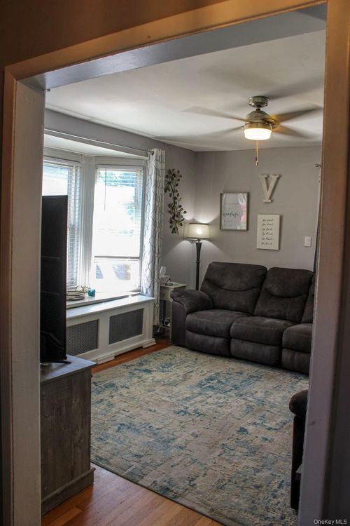 23 Mountain Ave, Hillburn, NY, 10931-2002 | Card Image