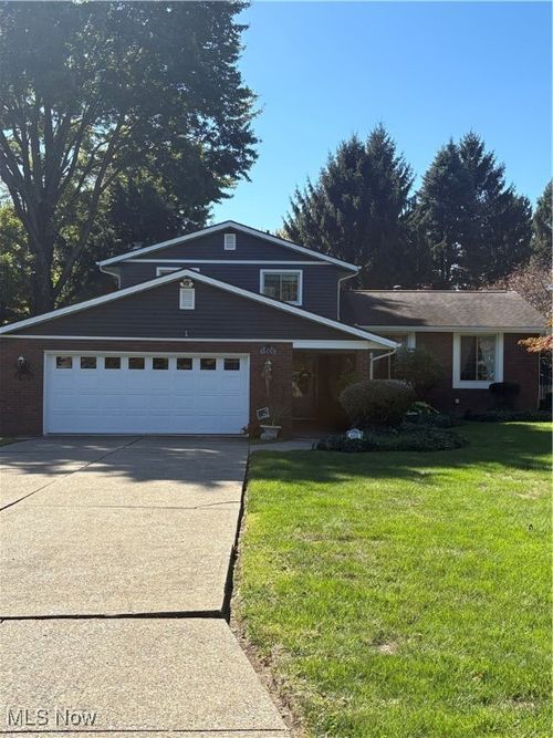 500 Heatherwood St Sw, North Canton, OH, 44720-4113 | Card Image