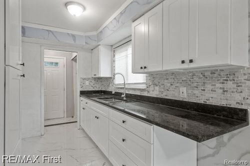 32154 Melton St, Westland, MI, 48186-4938 | Card Image