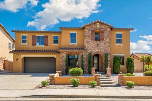 35676 Small Pine Ct, Winchester, CA, 92596-8376 | Card Image