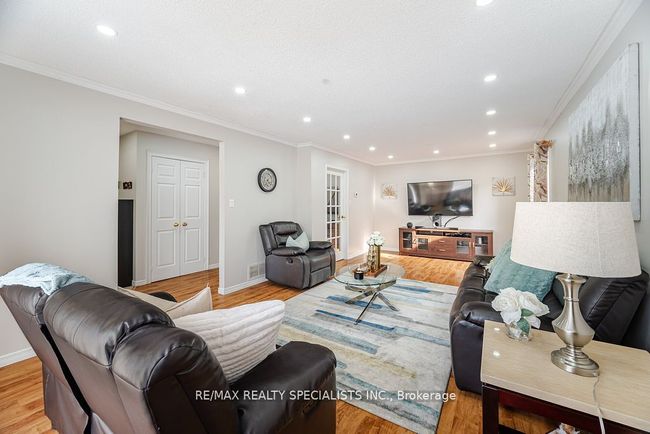 36 Blackthorn Lane, House other with 6 bedrooms, 2 bathrooms and 4 parking in Brampton ON | Image 7