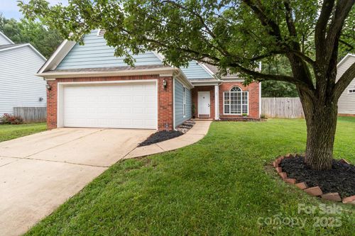 8906 Pickering Grove Ln, Charlotte, NC, 28216-1687 | Card Image