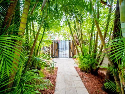 1127-1127 Meridian Ave, Miami Beach, FL, 33139-4545 | Card Image