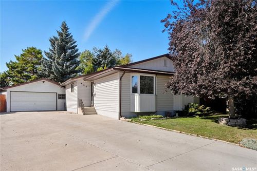 405 Lloyd Cres, Saskatoon, SK, S7L5B6 | Card Image