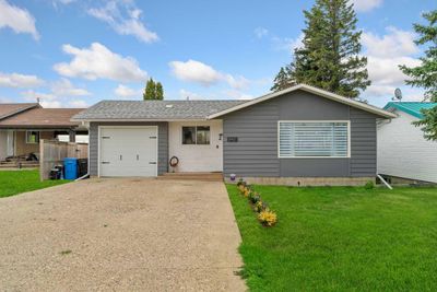 11421 107 Ave, House detached with 5 bedrooms, 4 bathrooms and 6 parking in Fairview AB | Image 1