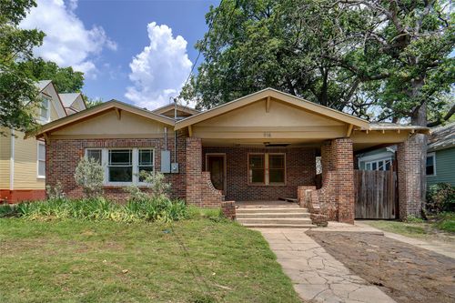 916 W Hickory St, Denton, TX, 76201-4047 | Card Image