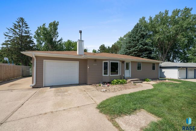 2013 E Sylvan Cir, House other with 4 bedrooms, 2 bathrooms and null parking in Brandon SD | Image 53