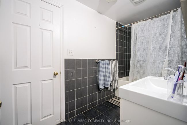 72 Brookland Dr, House other with 5 bedrooms, 4 bathrooms and 4 parking in Brampton ON | Image 31