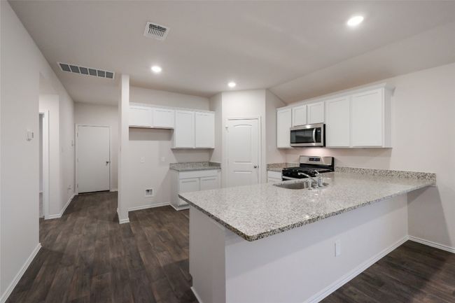 416 Sandringham Loop, House other with 4 bedrooms, 2 bathrooms and 2 parking in Uhland TX | Image 6