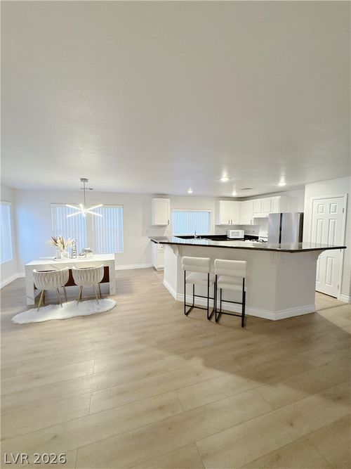 6545 Sunset Pines St, Las Vegas, NV, 89148-4250 | Card Image