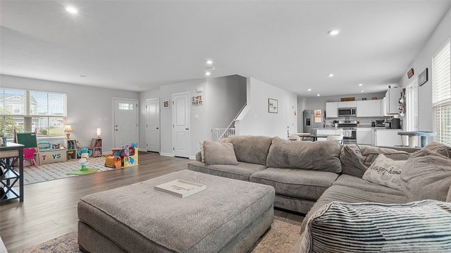 420 Fosse Ct, House other with 4 bedrooms, 3 bathrooms and 2 parking in Harmony Boro - BUT PA | Image 4