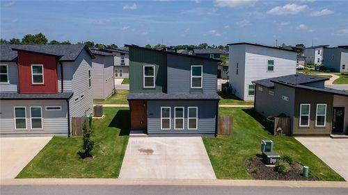 890 Illinois Ave, Bentonville, AR, 72713-4081 | Card Image