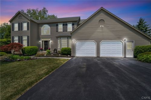 8353 Glen Eagle Dr, Manlius, NY, 13104-8411 | Card Image