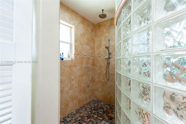 8001 Sw 133 Rd St, House other with 3 bedrooms, 3 bathrooms and null parking in Pinecrest FL | Image 13