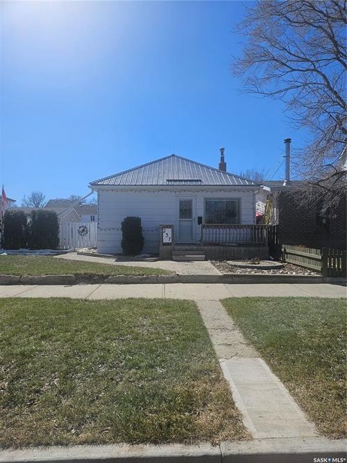 237 Duffield Street W, Moose Jaw, SK, S6H5H2 | Card Image