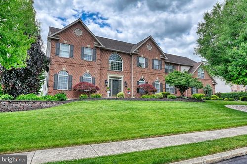 15 Laura Ct, SINKING SPRING, PA, 19608-9695 | Card Image