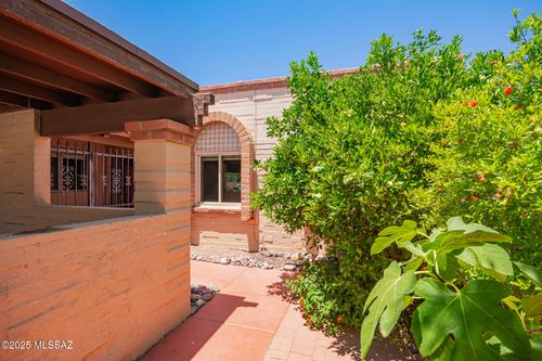 4243 E Presidio Rd, Tucson, AZ, 85712-1044 | Card Image