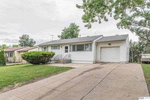 7602 S 35th St, Bellevue, NE, 68147-1204 | Card Image