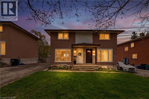 616 Pine St, Cambridge, ON, N3H2S8 | Card Image