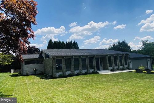 421 Carlton Rd, HERSHEY, PA, 17033-2109 | Card Image