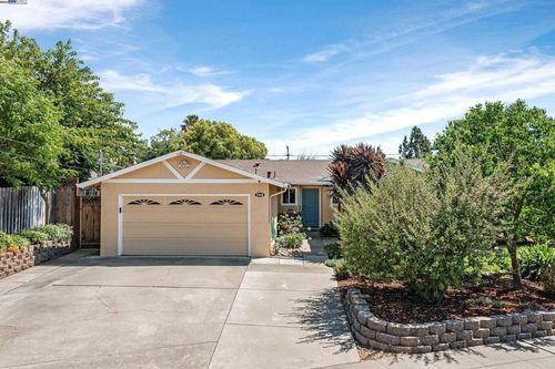 765 Moraga Dr, Livermore, CA, 94550-5341 | Card Image