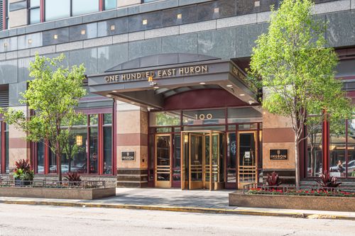 3504-100 E Huron Street, Chicago, IL, 60611 | Card Image