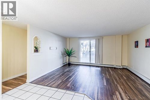 6827 Centre St N, Calgary, AB, T2K5C4 | Card Image