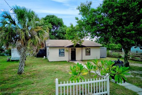 131 Wiggins Ave, Avon Park, FL, 33825-3640 | Card Image