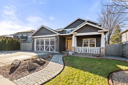 3640 Creek View Dr, Medford, OR, 97504-9128 | Card Image