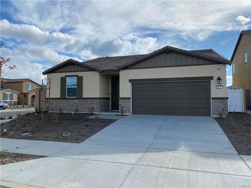 5077 Hoss Cir, Hemet, CA, 92545-8302 | Card Image