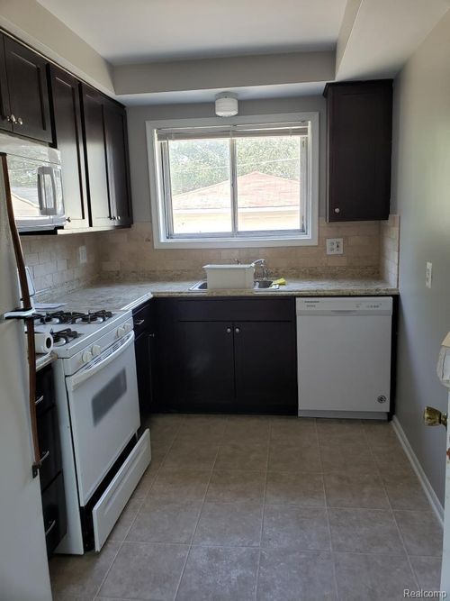 22521 Euclid St, Saint Clair Shores, MI, 48082-2446 | Card Image