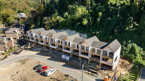 2-215 Circle Dr, GATLINBURG, TN, 37738-3418 | Card Image