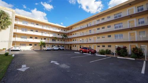 215-3940 Nw 42nd Ave, Lauderdale Lakes, FL, 33319-4870 | Card Image