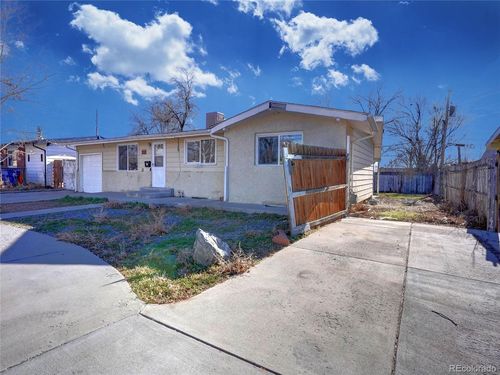 2420 Cottonwood Dr, Denver, CO, 80221-3205 | Card Image