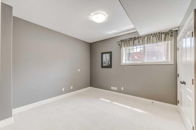 257 Discovery Ridge Way Sw, Home with 4 bedrooms, 2 bathrooms and 4 parking in Calgary AB | Image 37