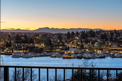 b-2921 Franklin Ave E, Seattle, WA, 98102-3022 | Card Image