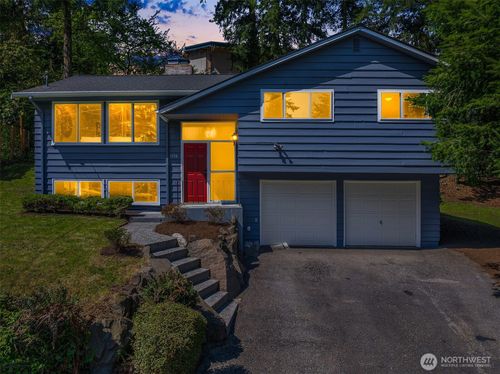 1136 N 146th Pl, Shoreline, WA, 98133-6208 | Card Image