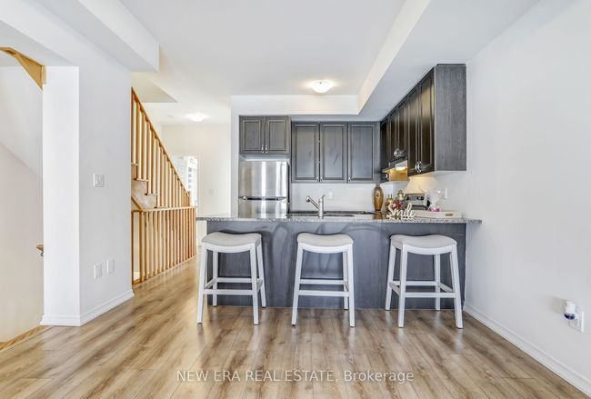 207 Danzatore Path, Condo with 5 bedrooms, 3 bathrooms and 1 parking in Oshawa ON | Image 7