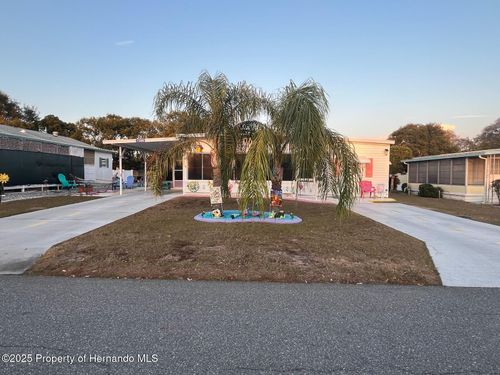 7366 First Loop Ave, Brooksville, FL, 34613-7347 | Card Image