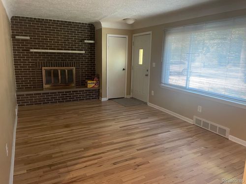 2990 Marietta Ave, Waterford Twp, MI, 48329-3449 | Card Image