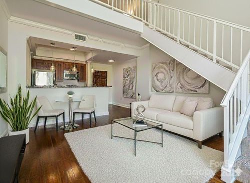 apt-723-300 W 5th St, Charlotte, NC, 28202-1578 | Card Image