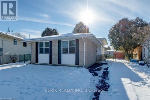 9 Camelot Cres, London, ON, N5V3L4 | Card Image