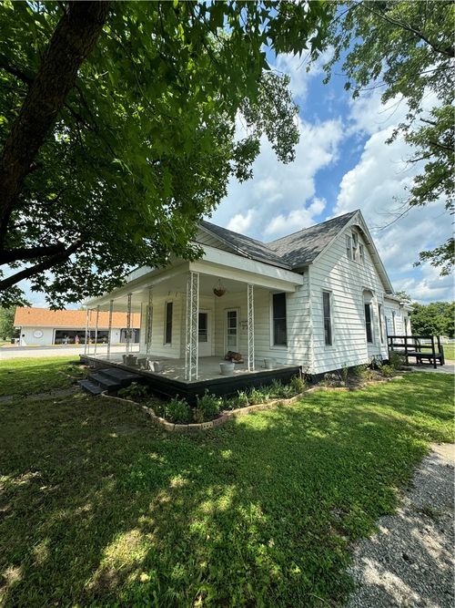 608 N Main St, Paris, IL, 61944-1138 | Card Image