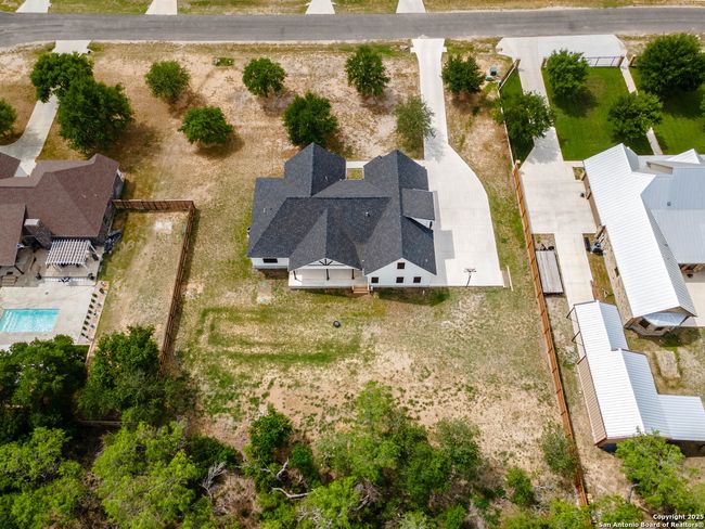 177 E Short Meadow Dr, House other with 4 bedrooms, 4 bathrooms and null parking in Lytle TX | Image 48