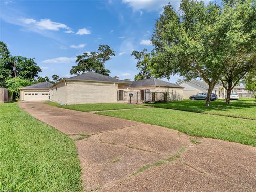 3015 Inwood Dr, Dickinson, TX, 77539-4222 | Card Image