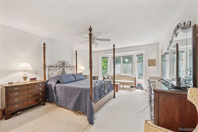 28_38049_Lantern_Hill_Ct_Farmington_Hills_MI_48331_USA-Bedroom-194376_HDR-19.jpg | Image 27