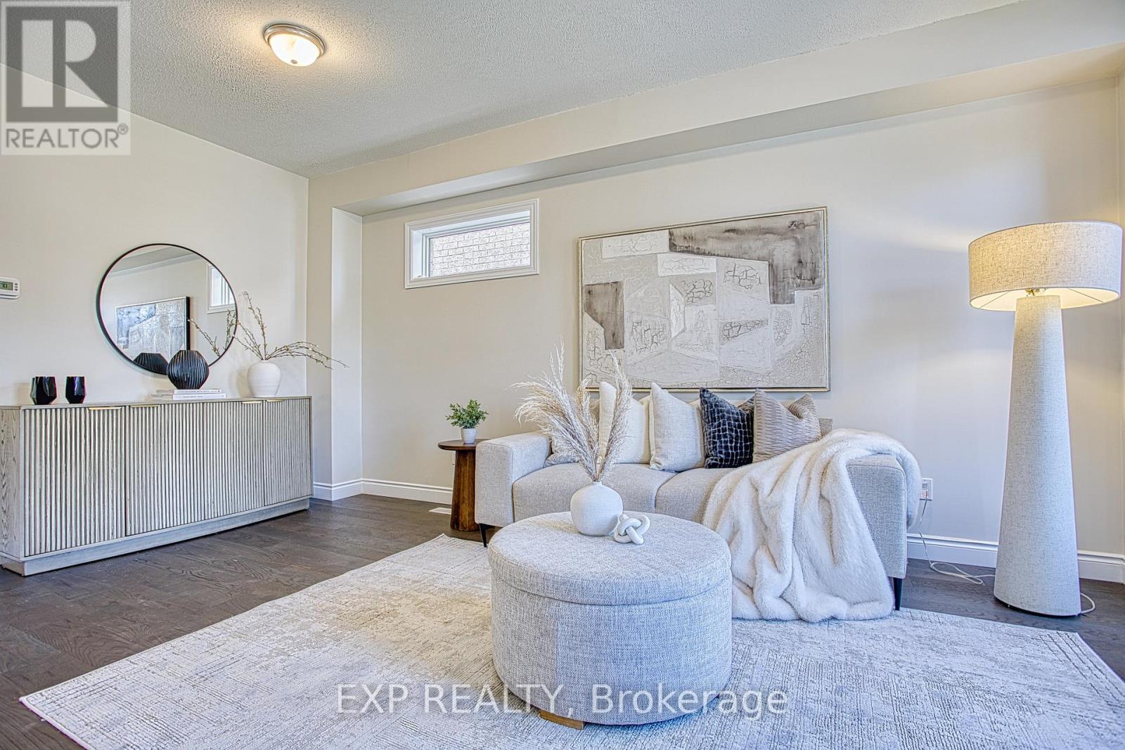 Residential in Hamilton (Waterdown) 5