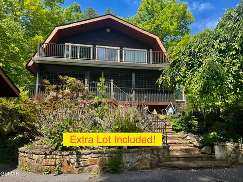 326 Overview Dr, Gatlinburg, TN, 37738-6428 | Card Image
