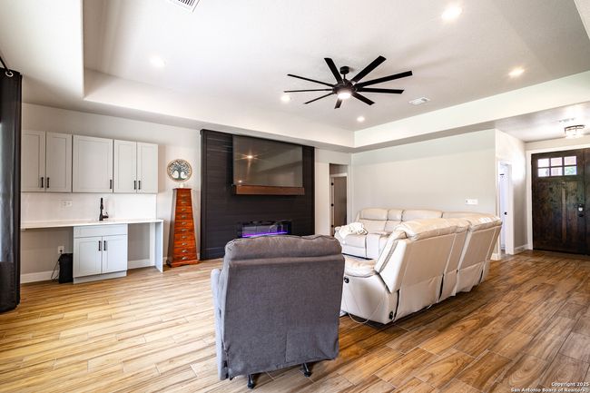177 E Short Meadow Dr, House other with 4 bedrooms, 4 bathrooms and null parking in Lytle TX | Image 8